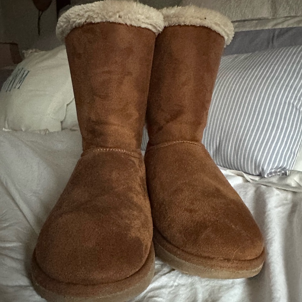 Cozy Tan Shearling-Lined Boots with bows 8